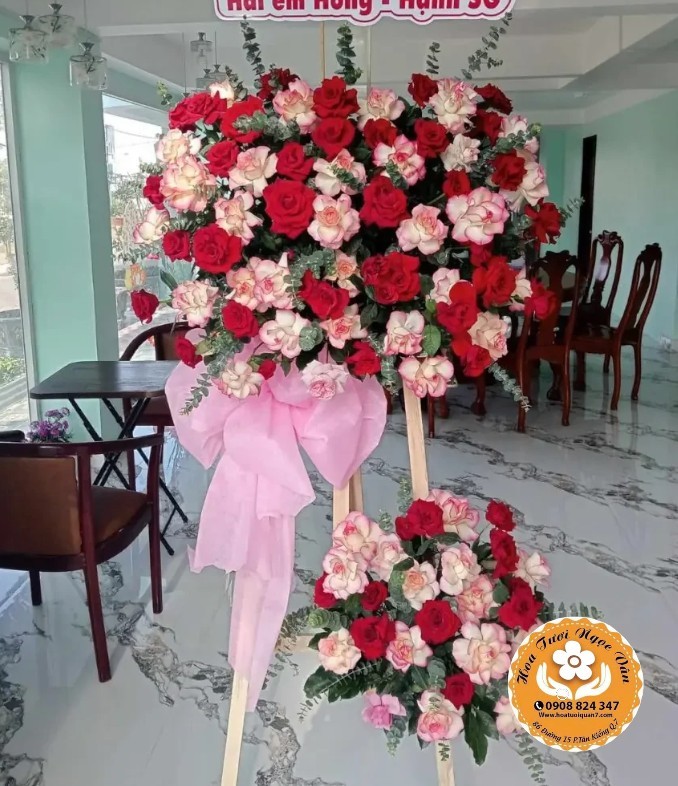 Kệ Hoa Chúc Mừng Tình Yêu Viên Mãn