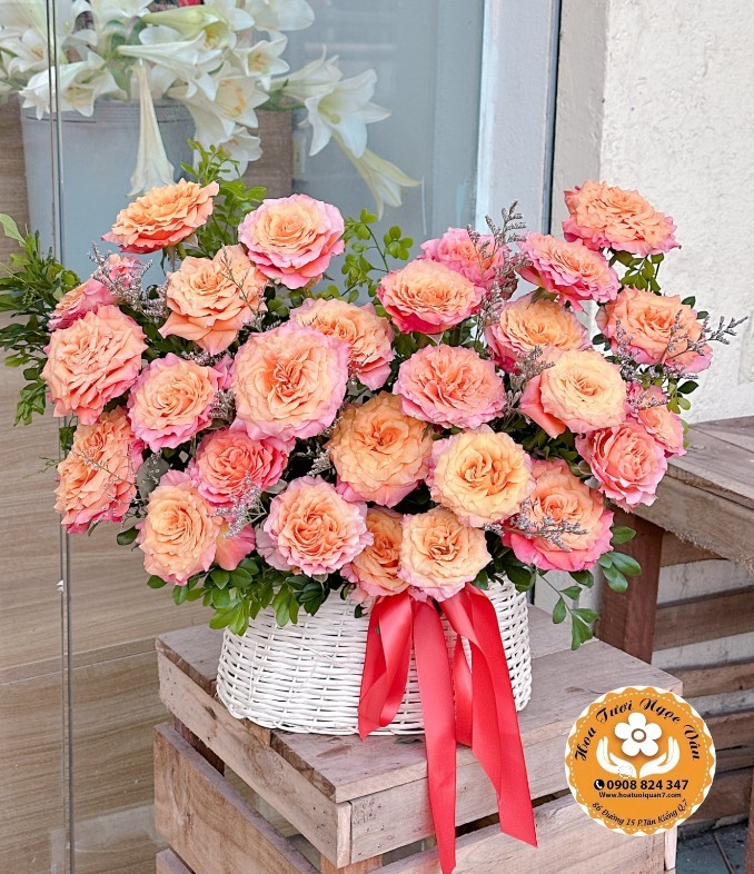 Giỏ hoa Hồng San Hô - Bình Minh Ngọt Ngào