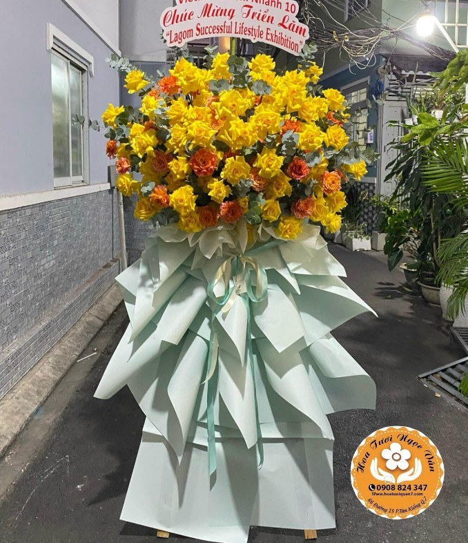 Kệ Hoa Triển Lãm Nắng Vàng Cảm Hứng