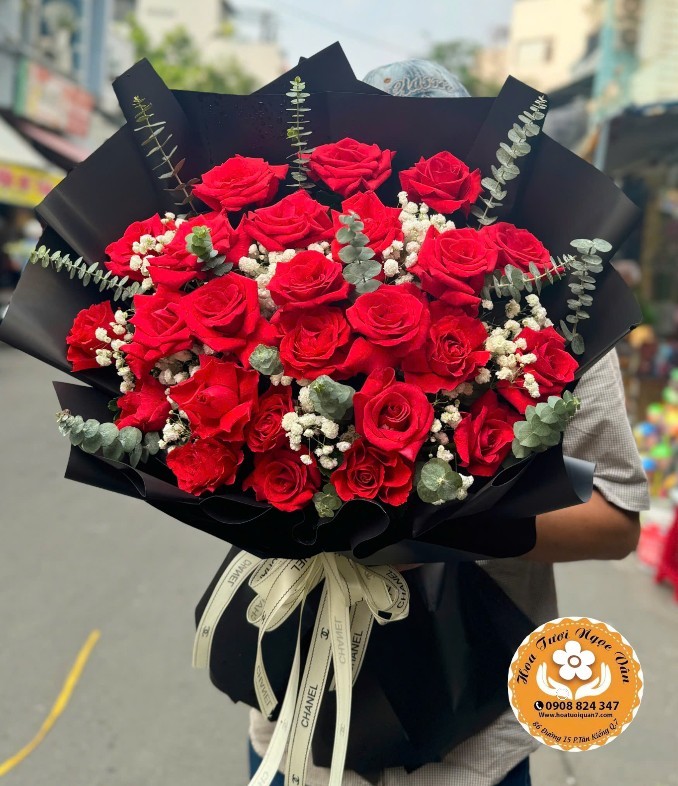 Bó Hoa Hồng Đỏ Eucalyptus Đẳng Cấp