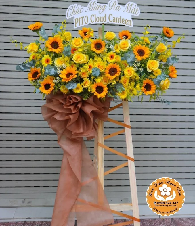 Kệ Hoa Khai Trương Nấc Thang Thành Công