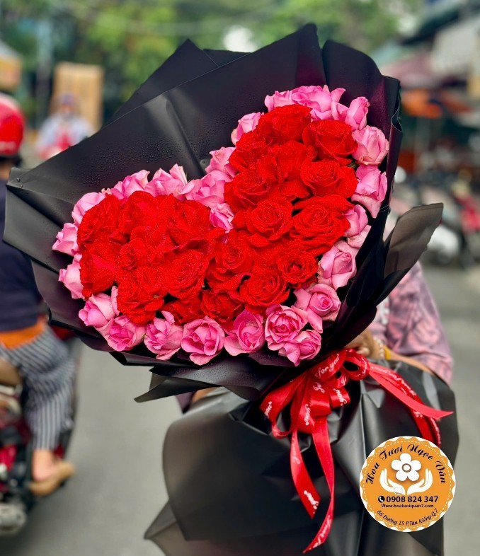 Bó Hoa Hồng Trái Tim Hai Sắc Độc Đáo